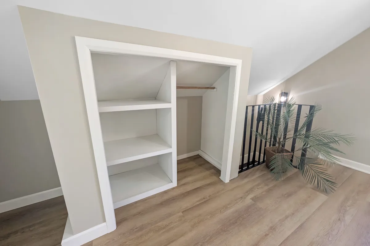 52 Queen Street, ON N0H 1P0