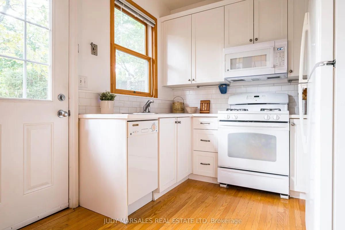 219 Charlton Avenue, ON L8P 2E3