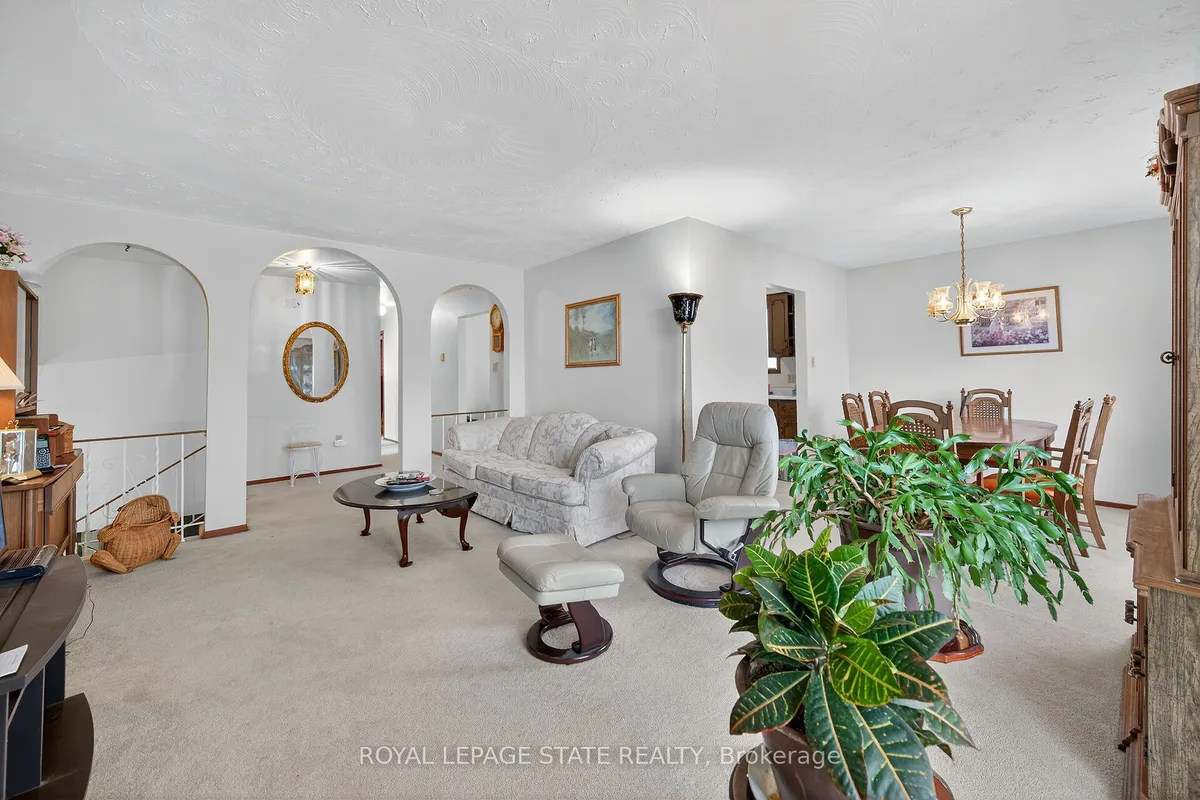 332 King Street, ON L8G 1M4