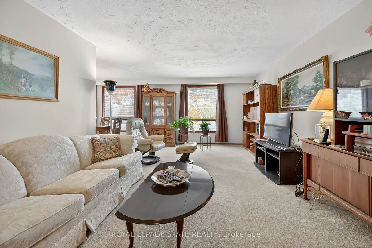 332 King Street, ON L8G 1M4