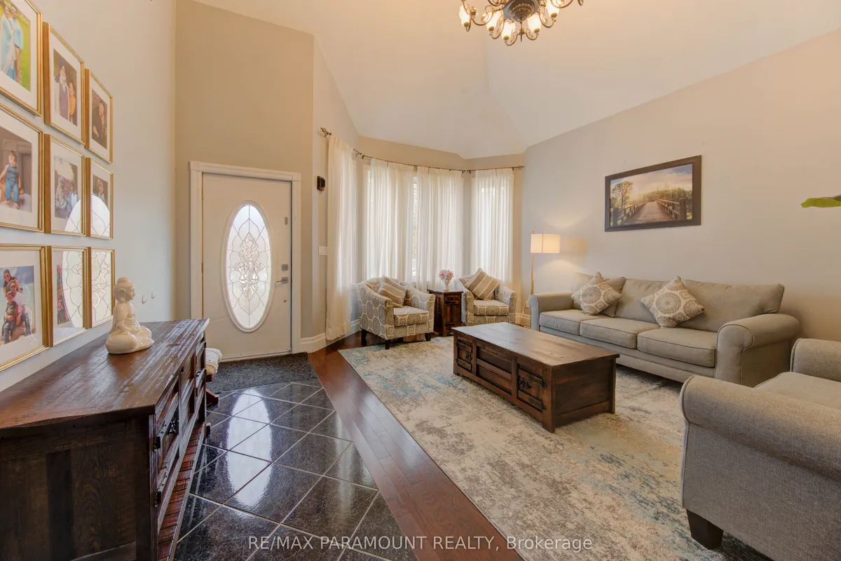 7 Mariposa Court, ON N2E 4A9