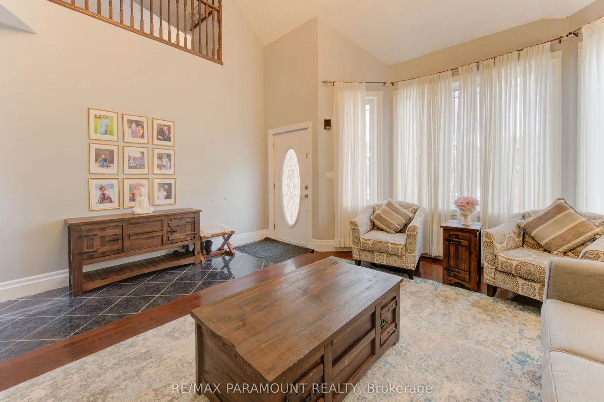 7 Mariposa Court, ON N2E 4A9