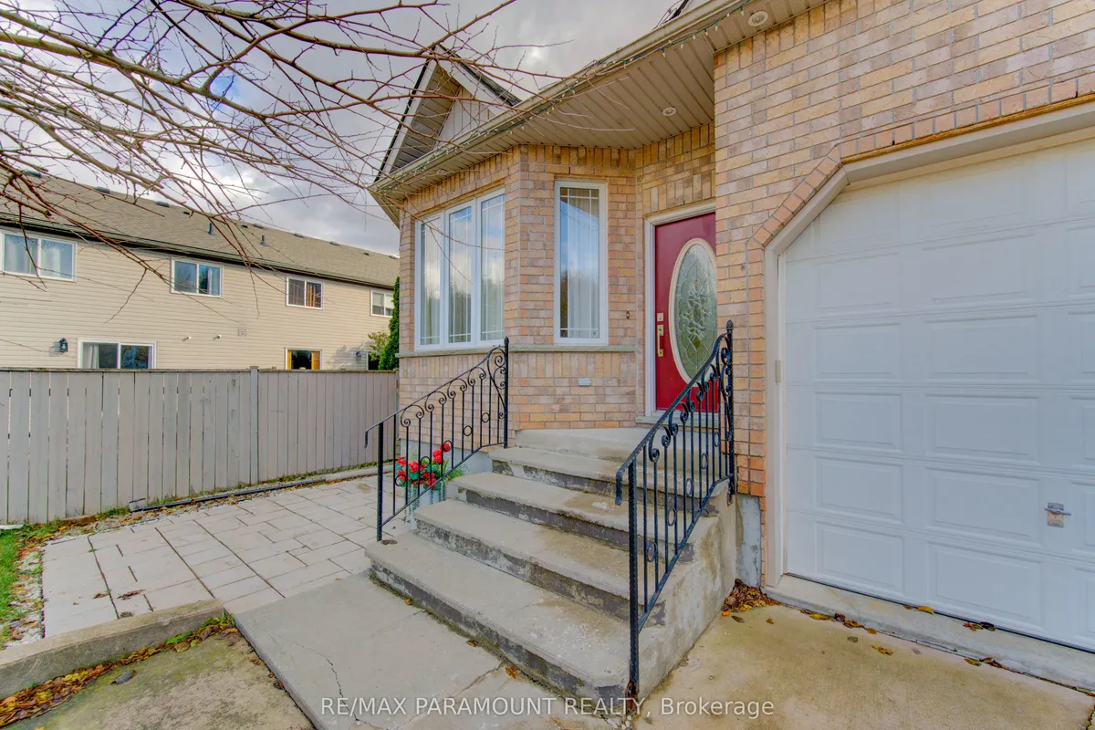 7 Mariposa Court, ON N2E 4A9