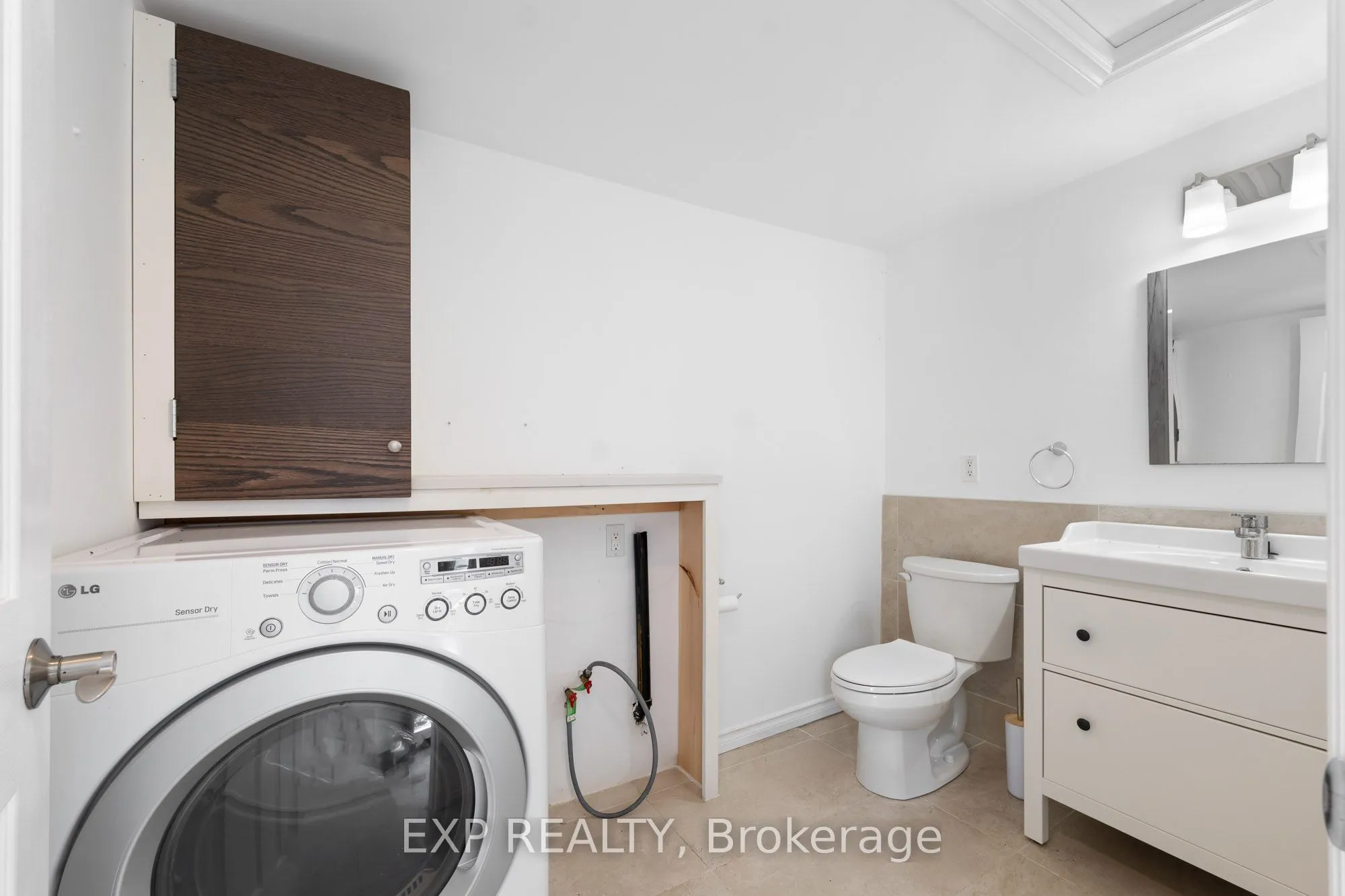 Detached interior view at 2651 Mcaffee Street Fort Erie