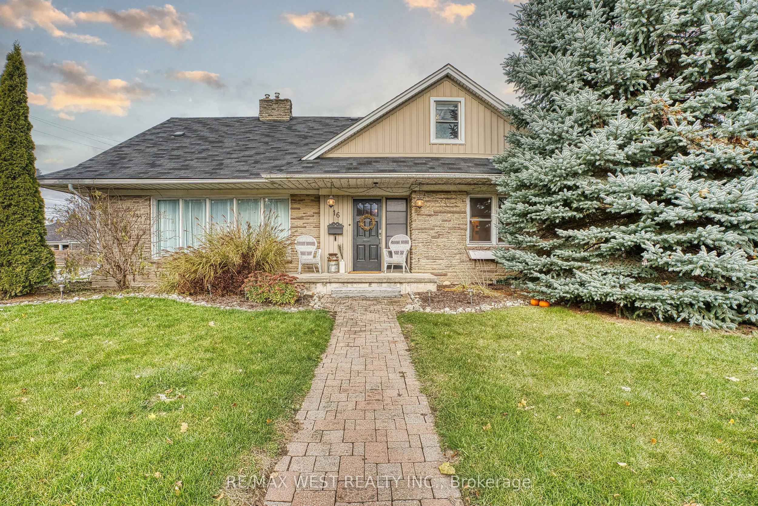 16 First Street, ON N3B 1H1