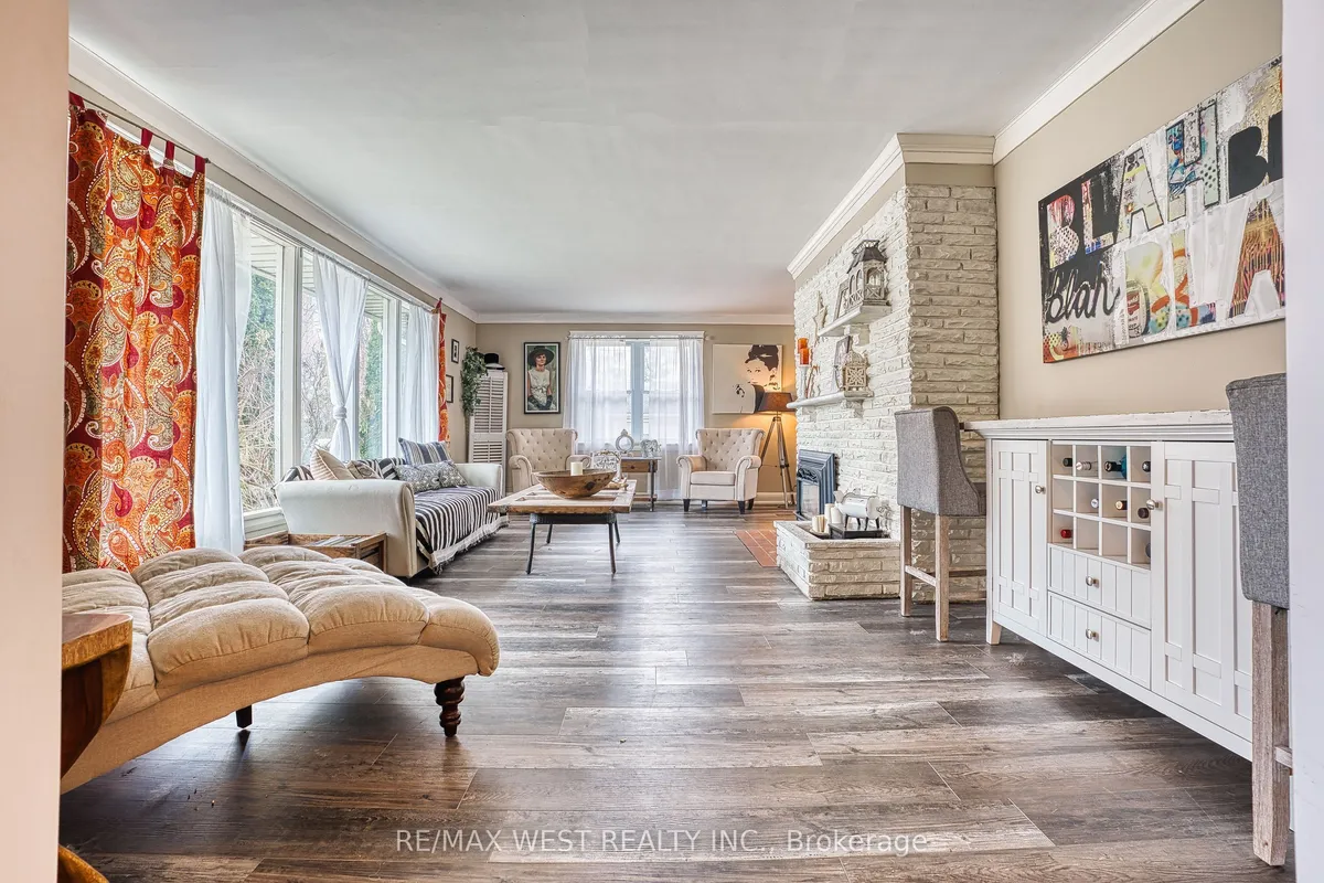 16 First Street, ON N3B 1H1