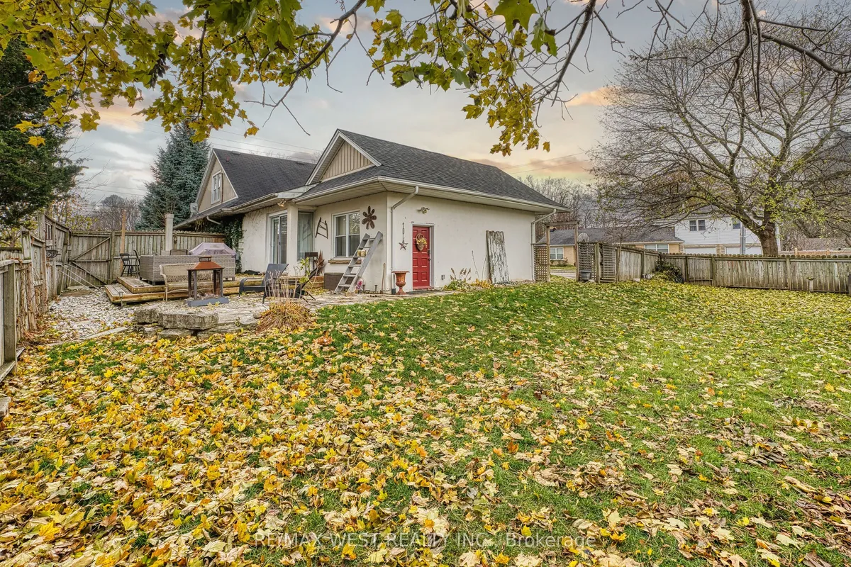 16 First Street, ON N3B 1H1