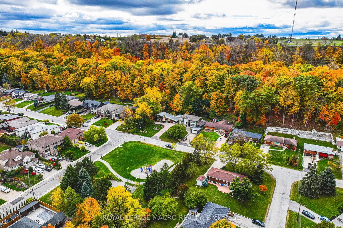 36 Maple Drive, ON L8G 3C2