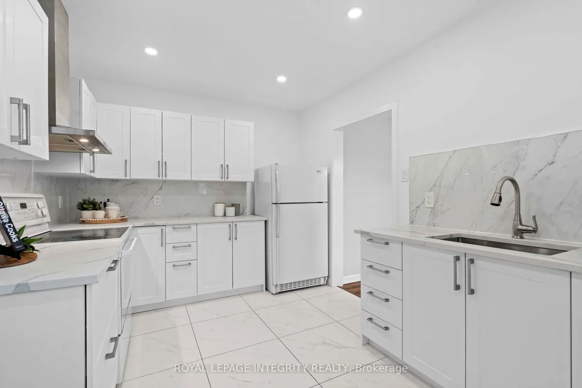 2158 Bel-air Drive, ON K2C 0X3