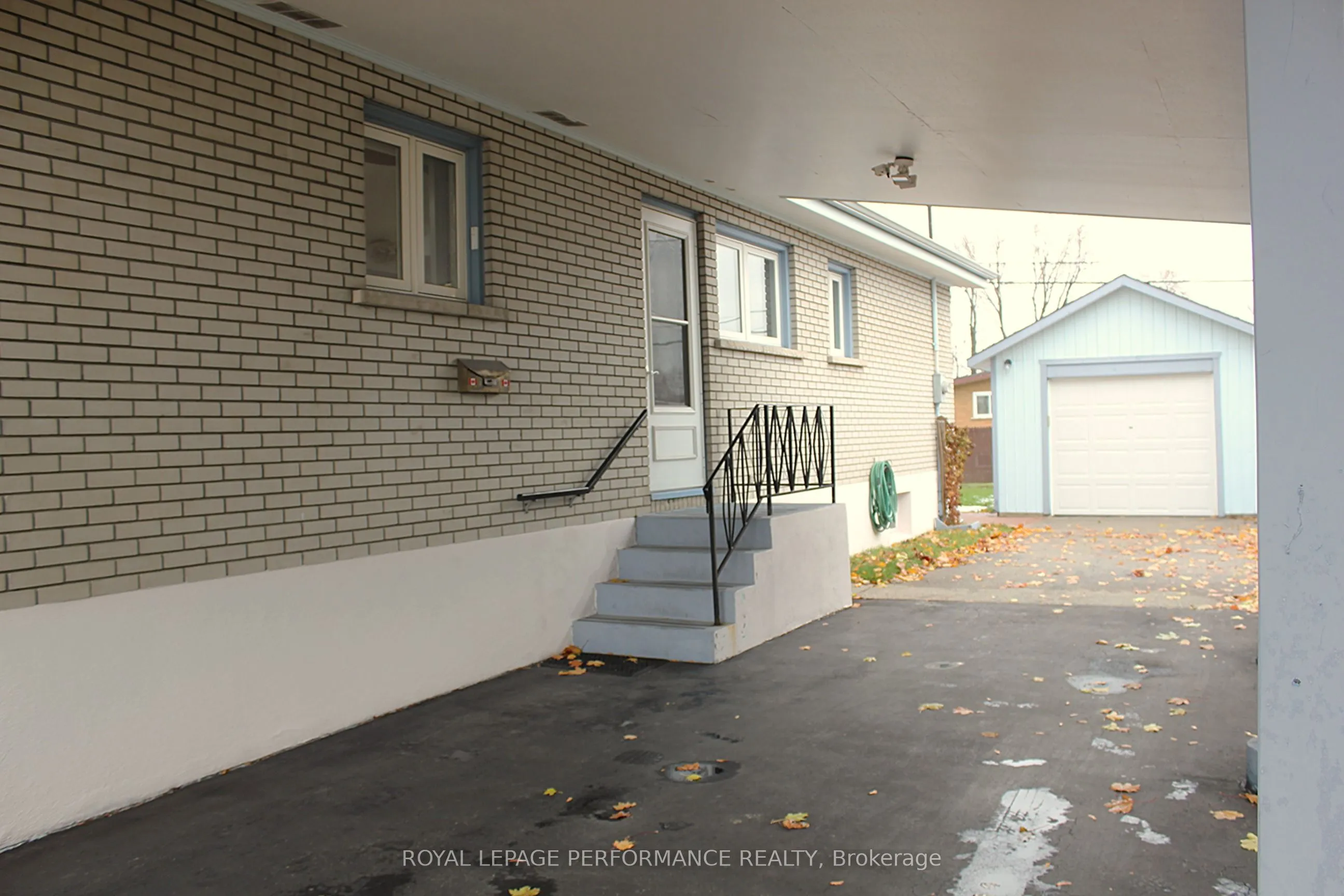 408 Beach Avenue, ON K6H 5P1