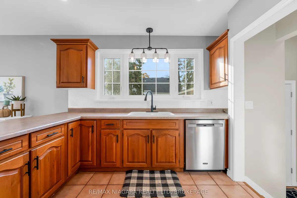 16 Walnut Street, ON L3K 2T6