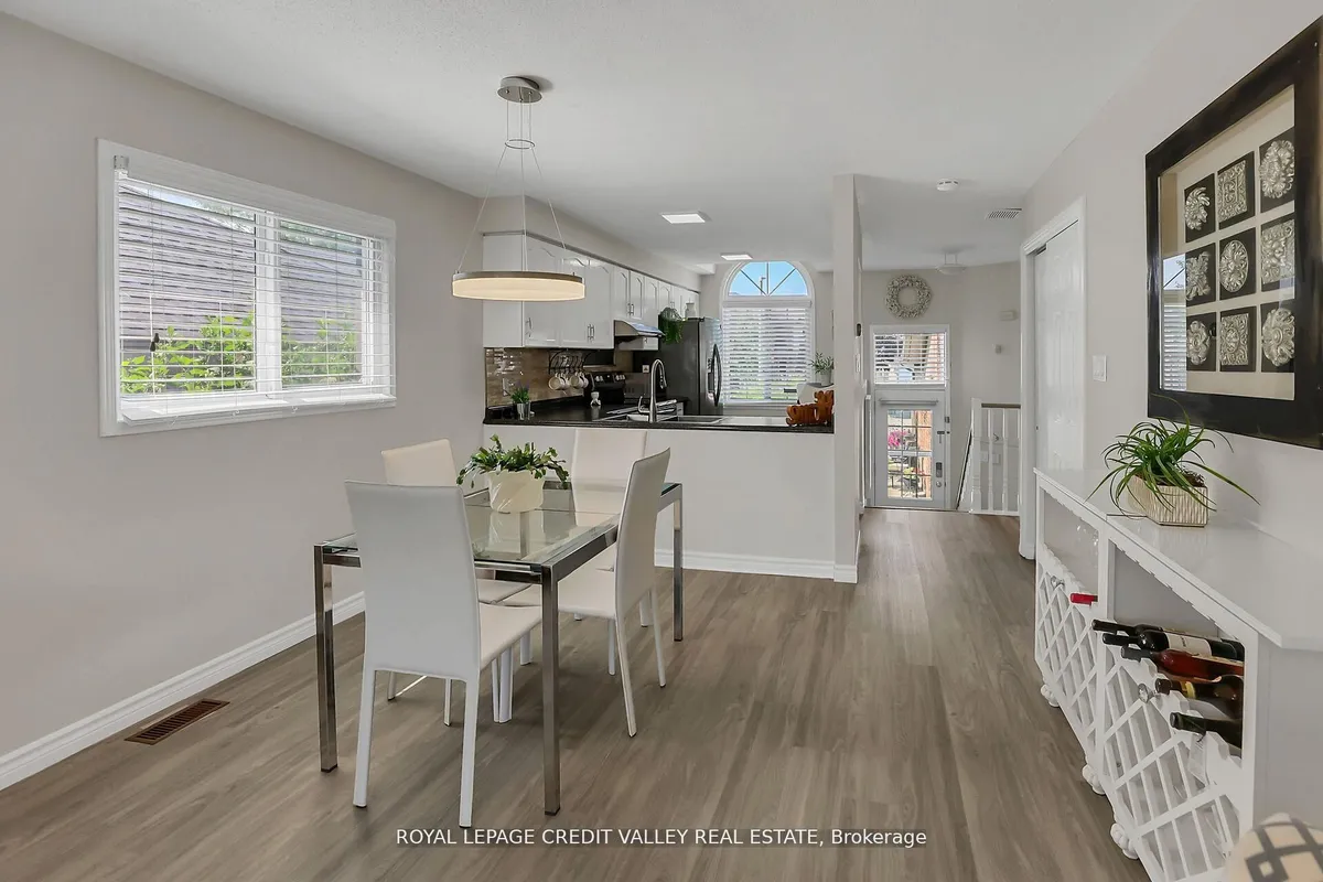 11 Jefferson Court, ON L3C 7G5