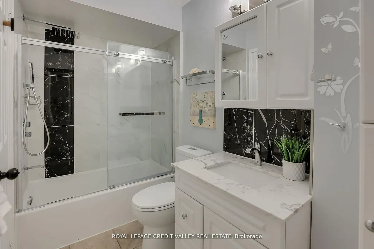 11 Jefferson Court, ON L3C 7G5