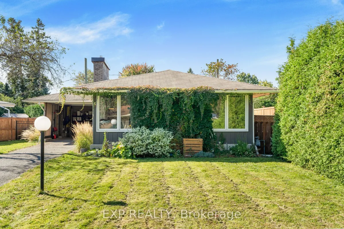 4 Aberfeldy Street, ON K2H 6H5