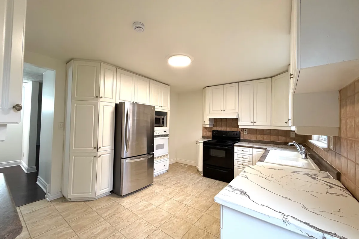 6481 ERWIN Crescent, ON L2G 4Z9