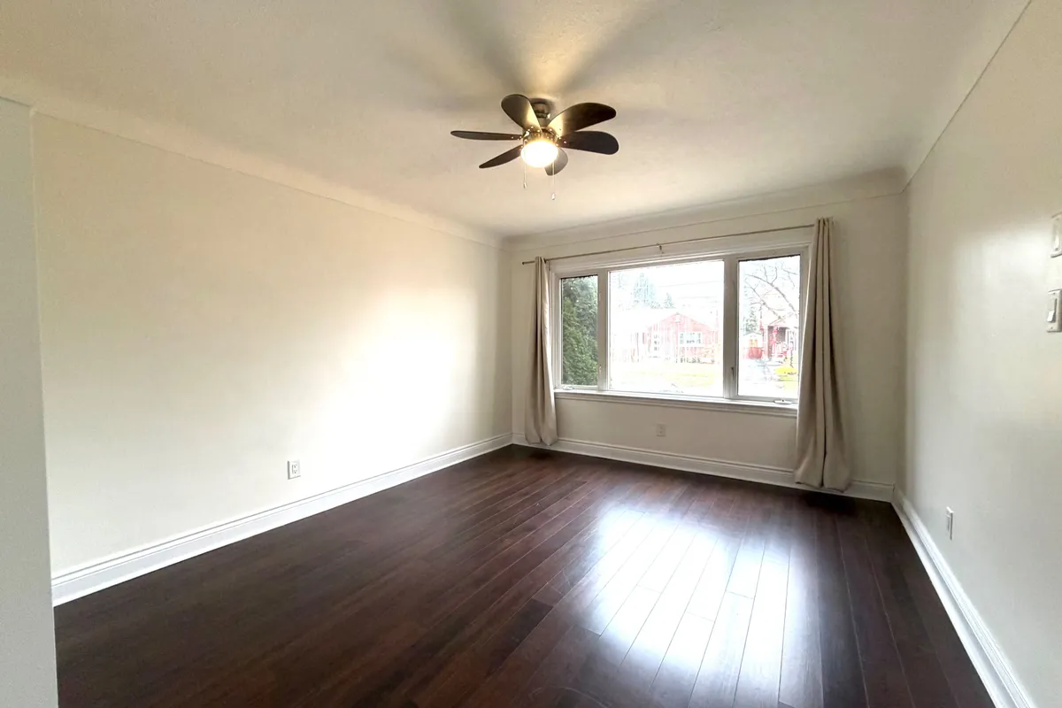 6481 ERWIN Crescent, ON L2G 4Z9