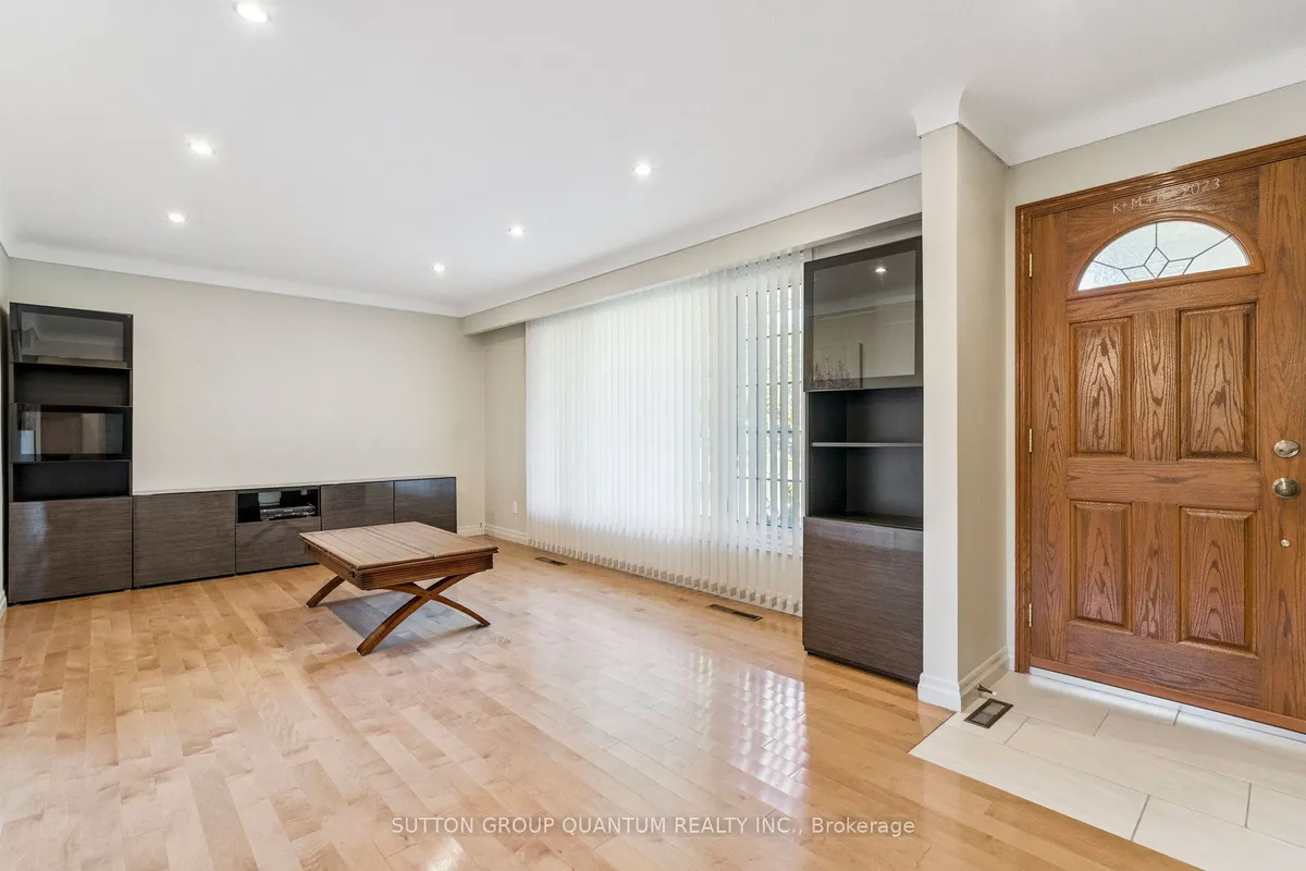 8 BERMUDA Drive, ON L2M 4E6