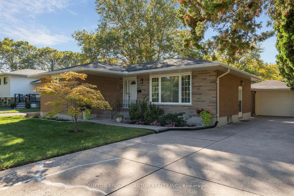 8 BERMUDA Drive, ON L2M 4E6