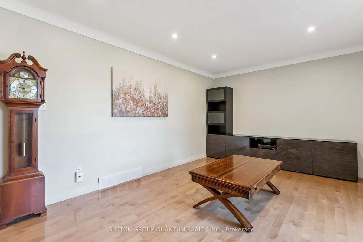 8 BERMUDA Drive, ON L2M 4E6