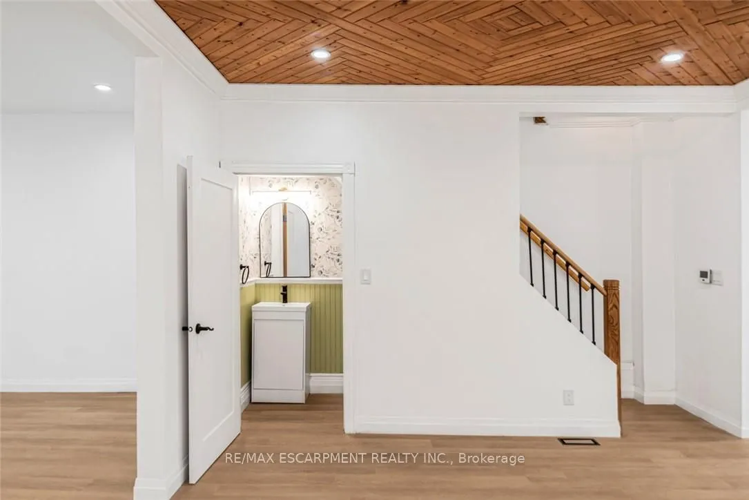 48 Aikman Avenue, ON L8M 1P7