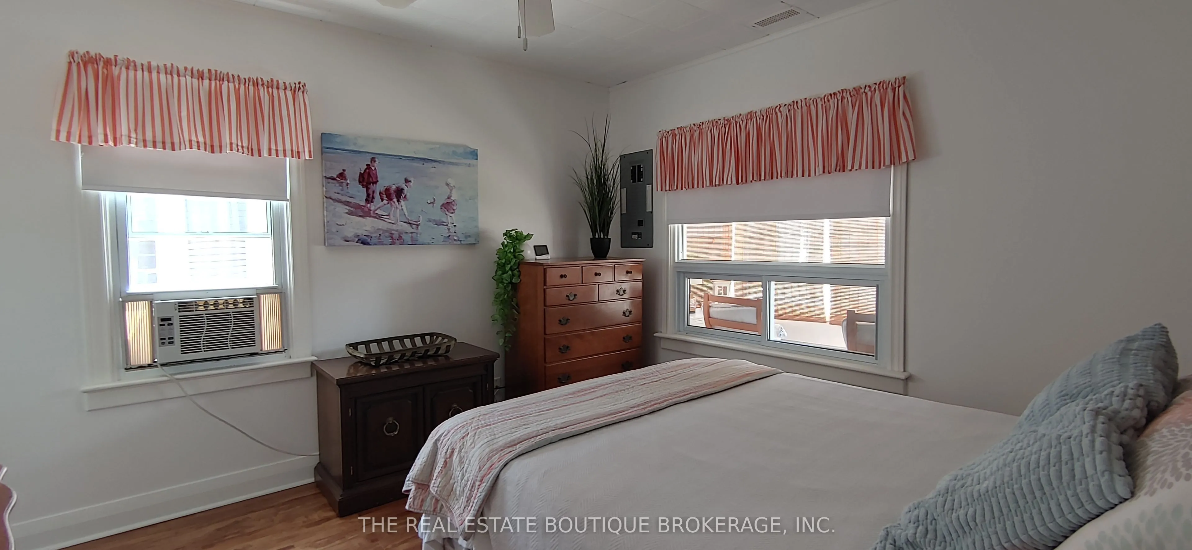 Detached interior view at 322 Oxford Avenue Fort Erie