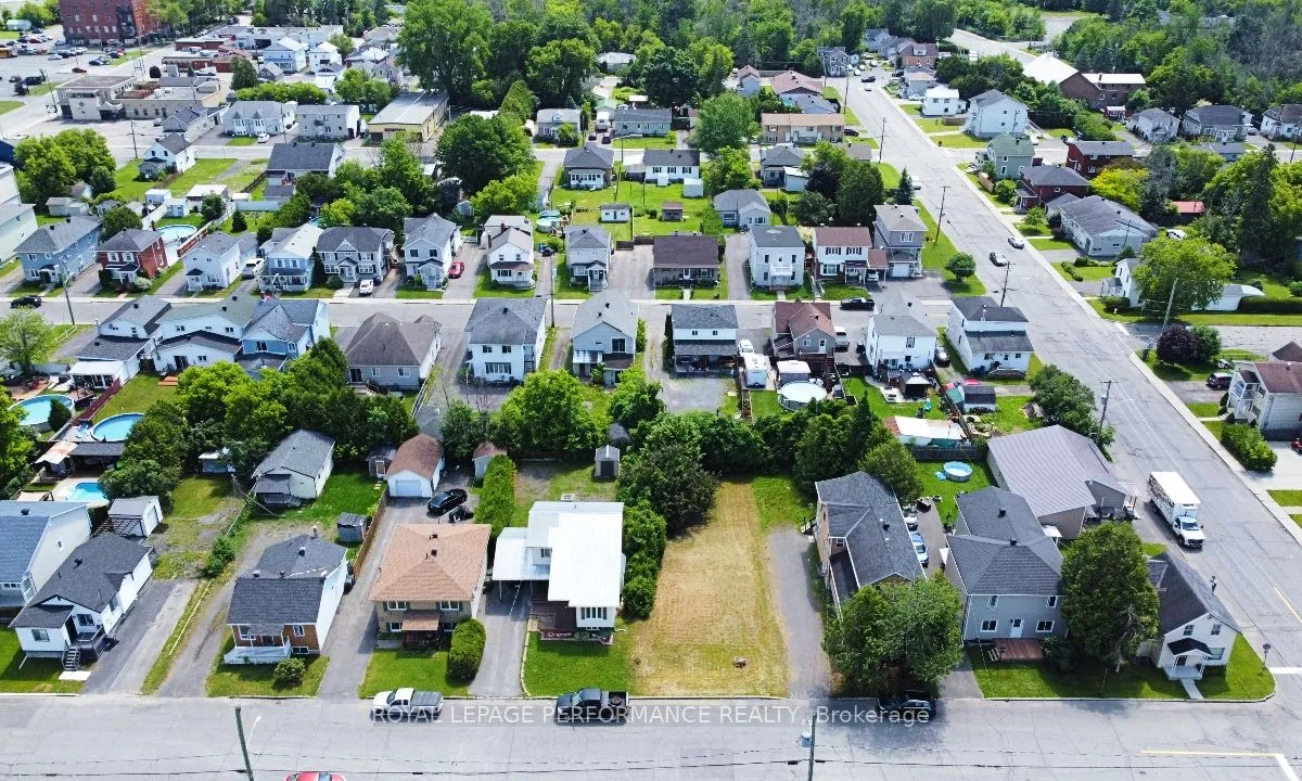 NA KITCHENER Street, ON K6A 2P1