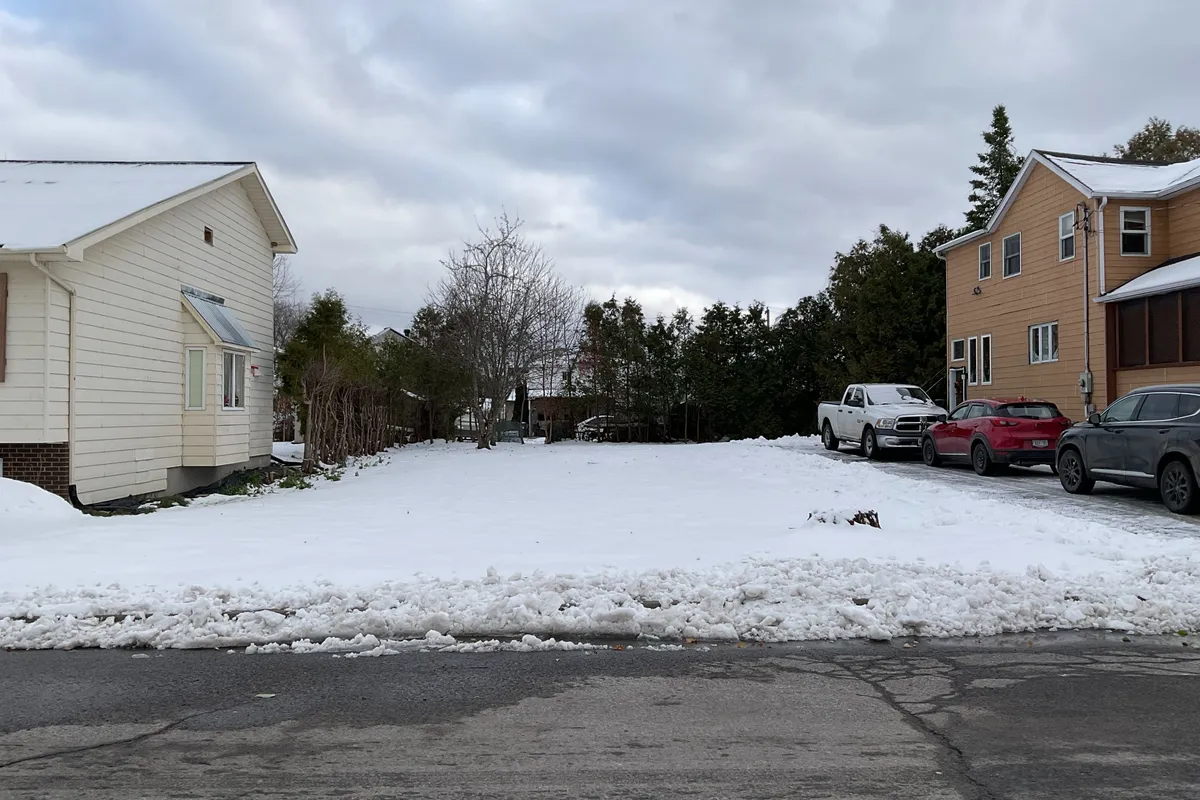 NA KITCHENER Street, ON K6A 2P1