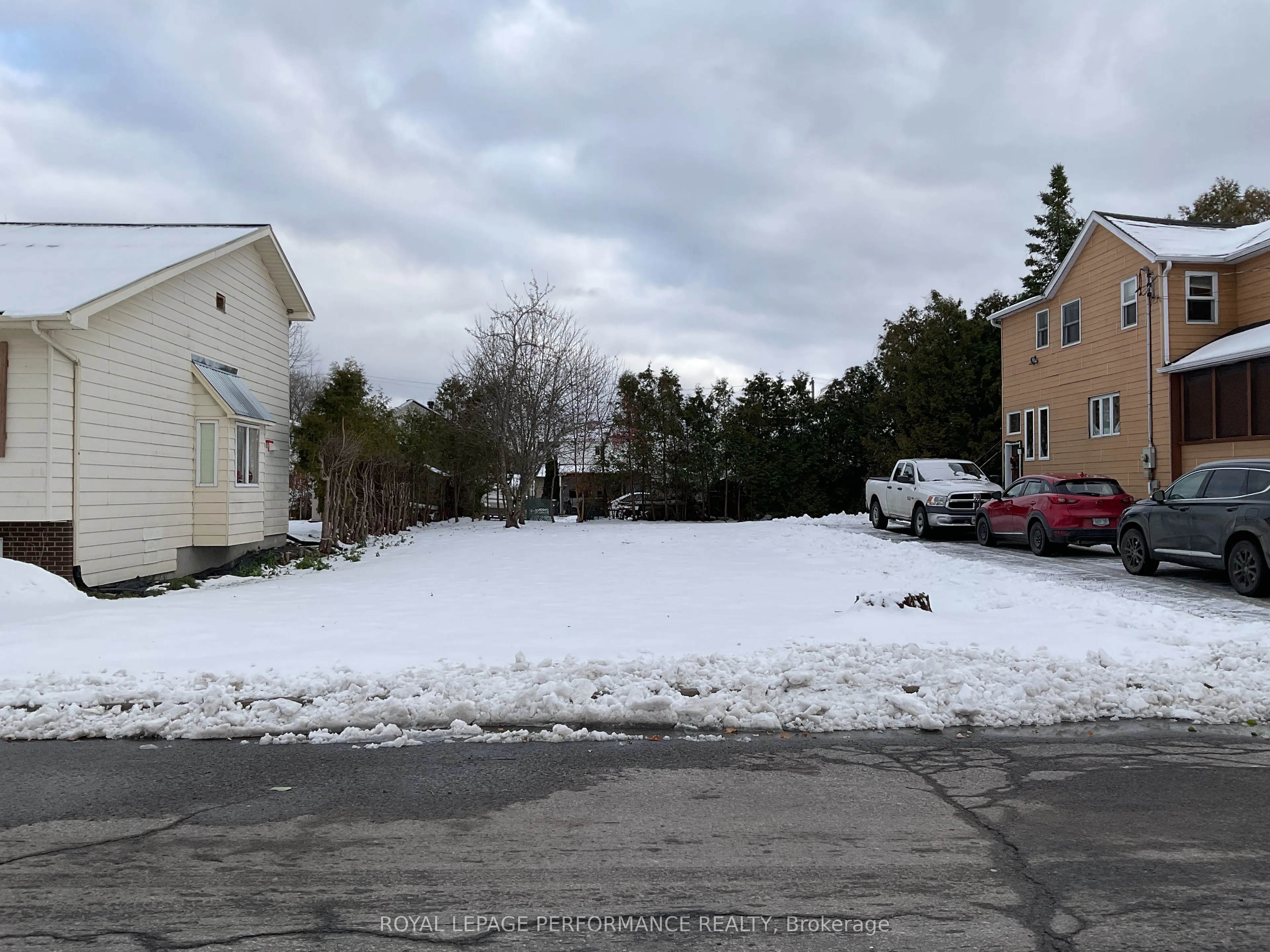 NA KITCHENER Street, ON K6A 2P1