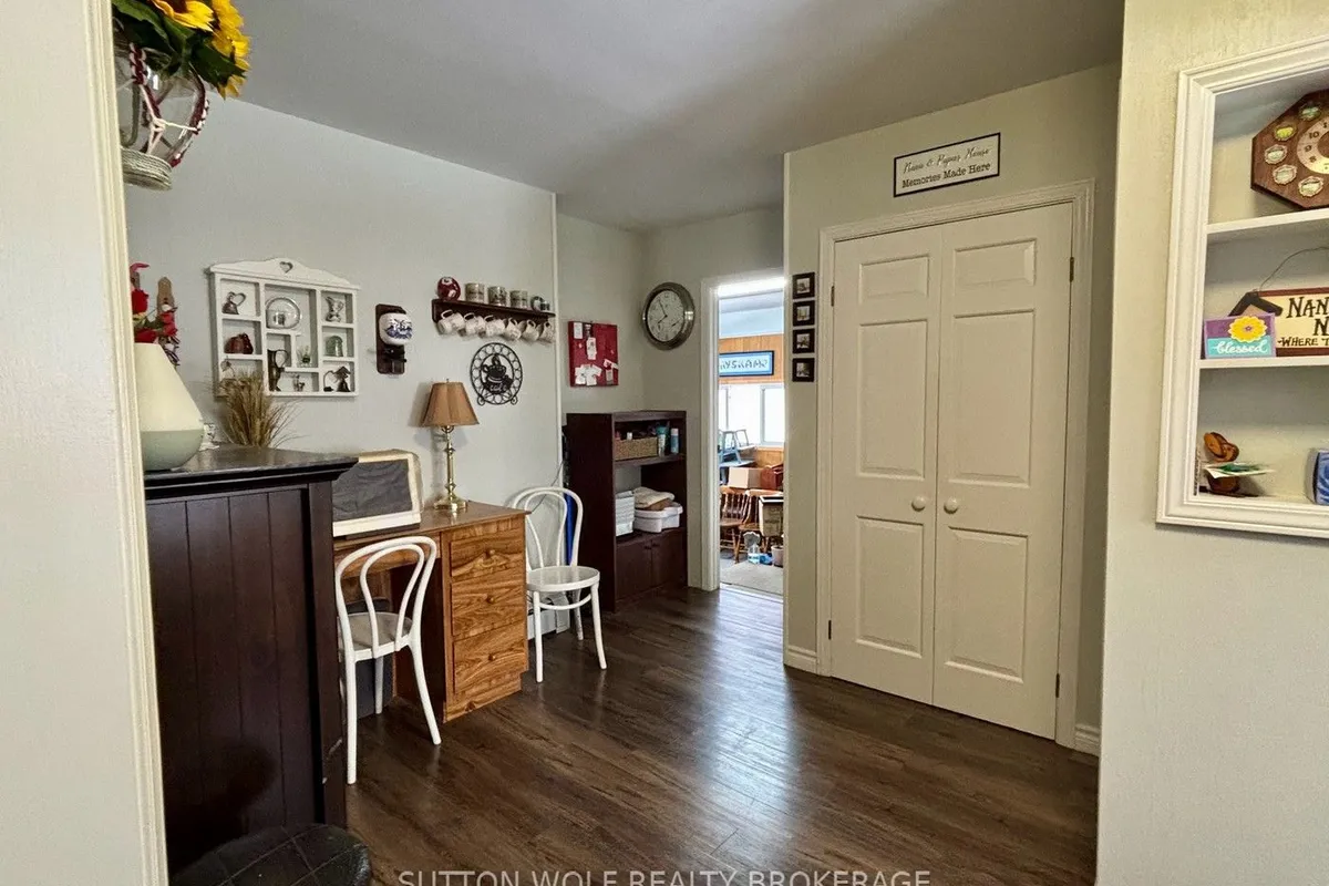 315 Caradoc Street, ON N7G 2N1