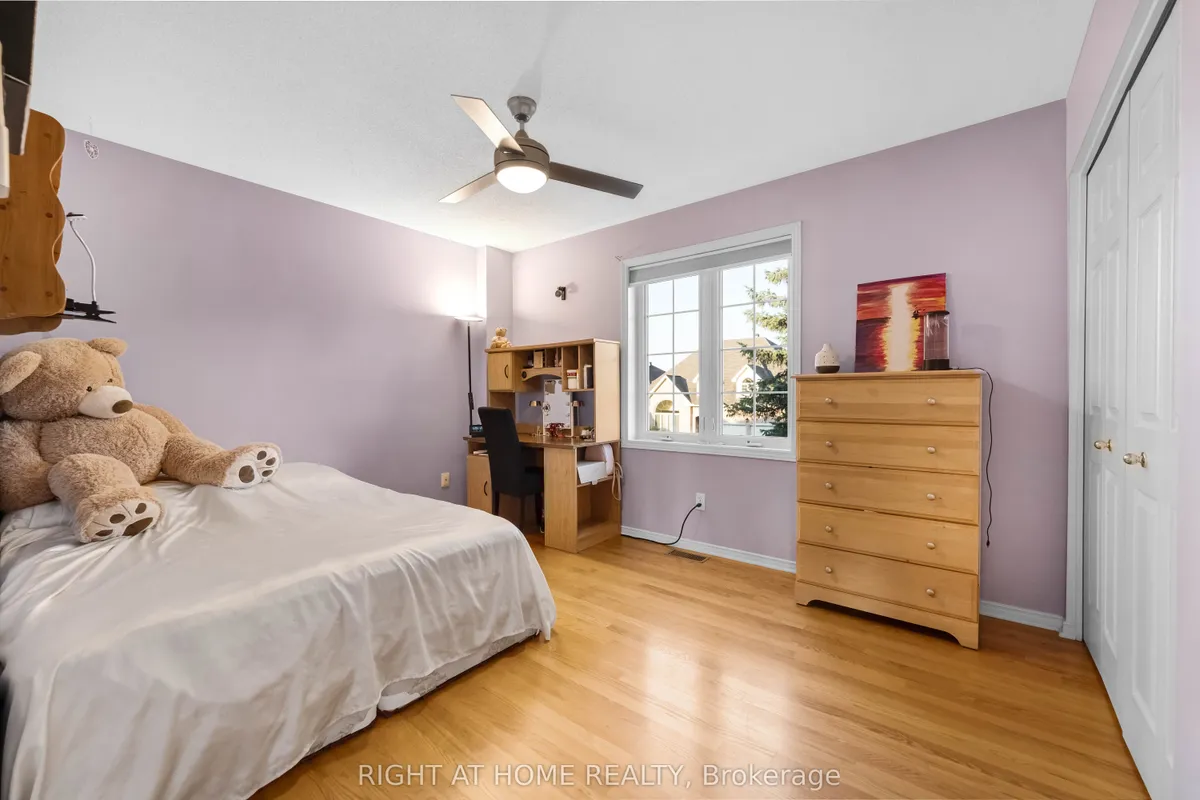 6196 Ravine Way, ON K1C 2W4