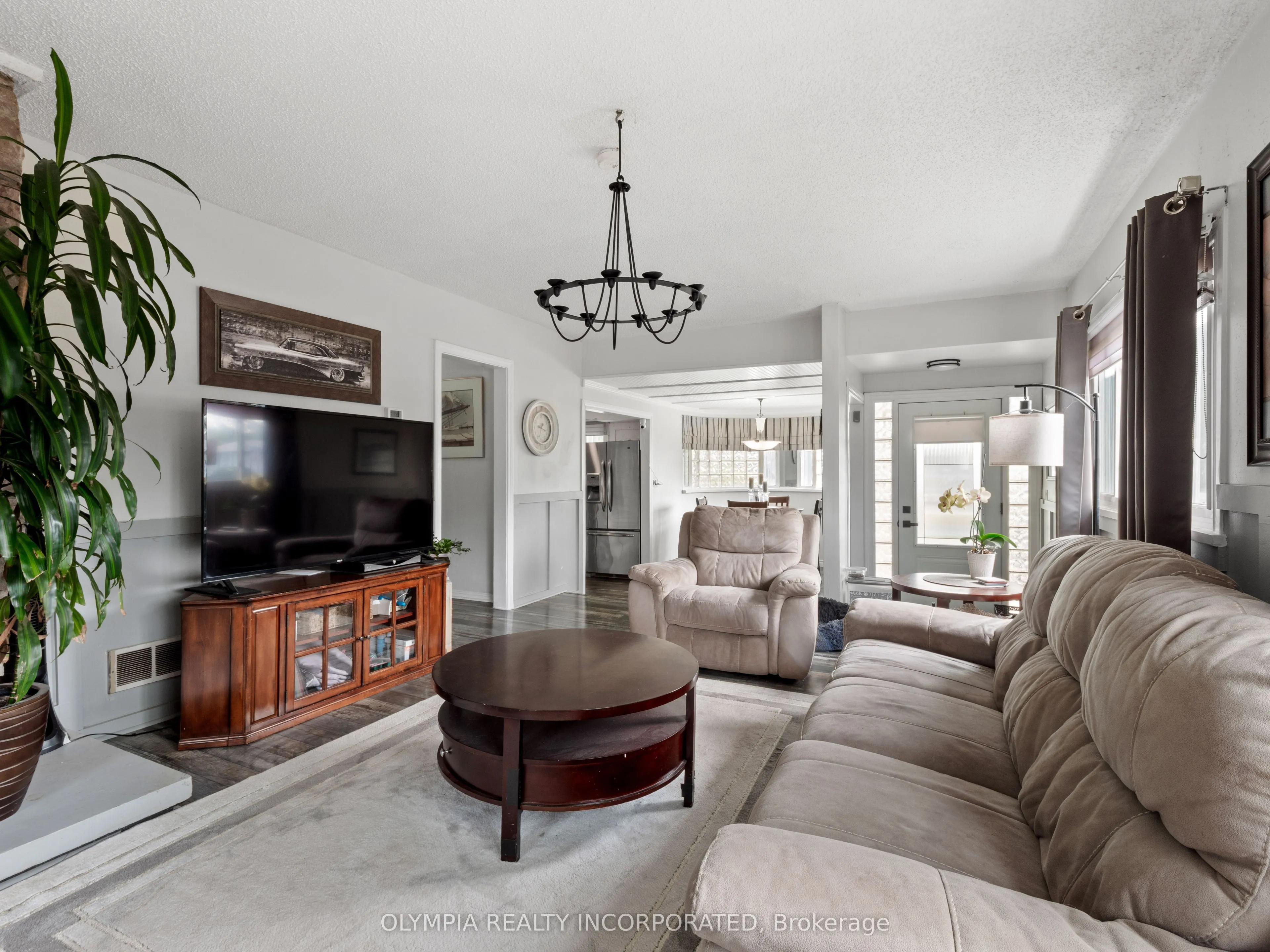Detached living room at 1354 Englewood Avenue Fort Erie