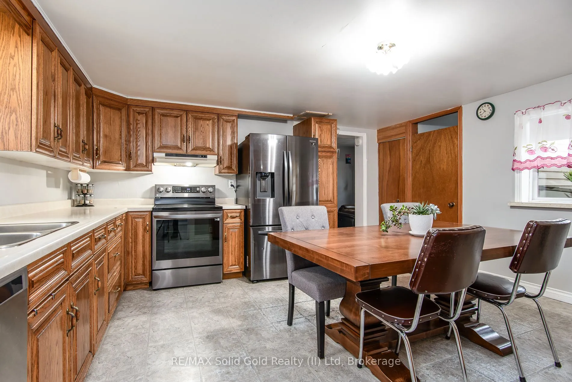 Detached interior view at 73 Main Street East Street Mapleton