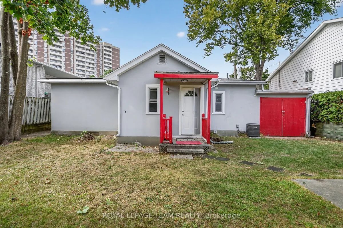 2822 Richmond Road, ON K2B 6S5