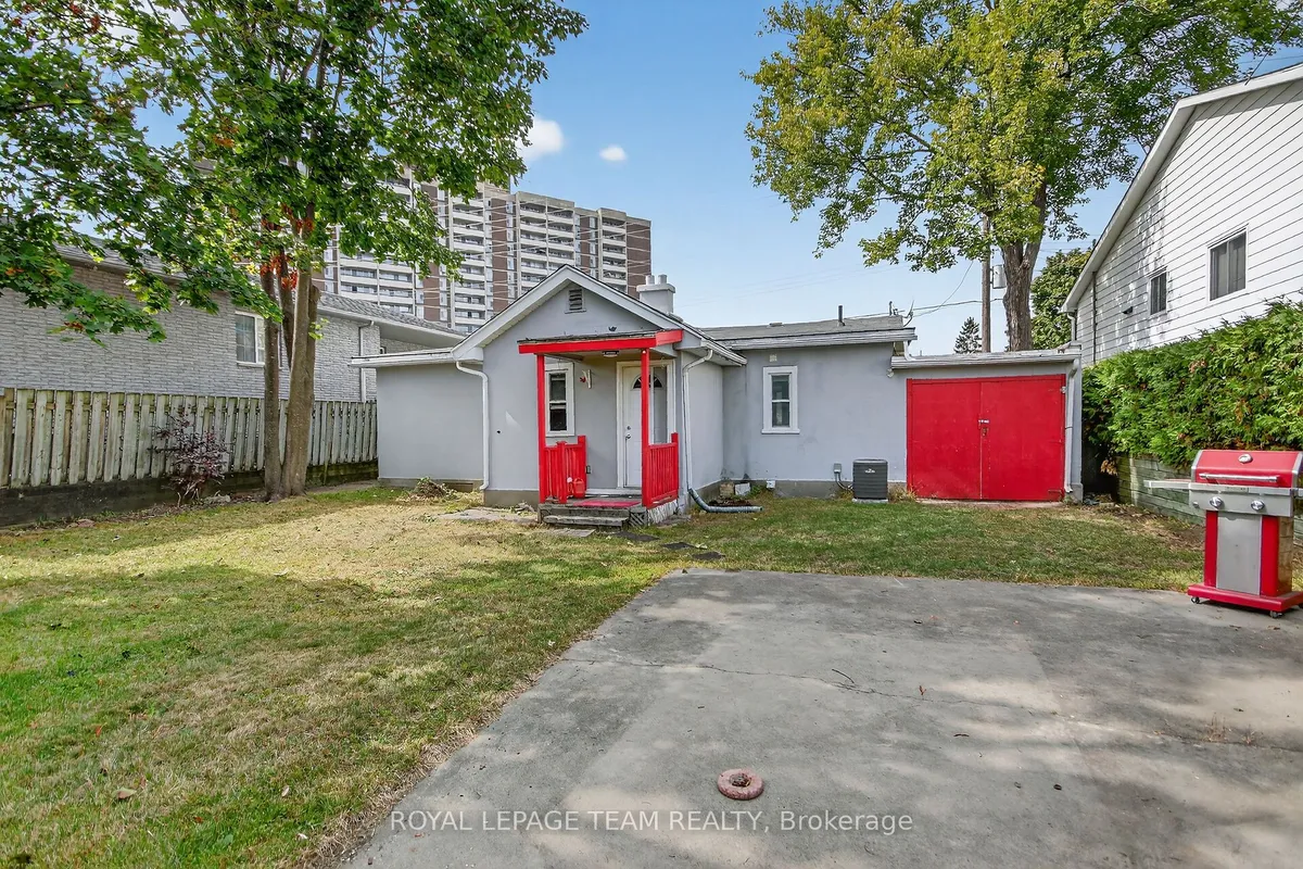 2822 Richmond Road, ON K2B 6S5