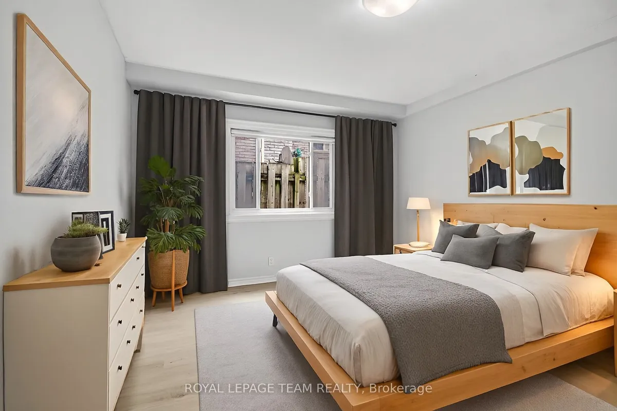 2822 Richmond Road, ON K2B 6S5