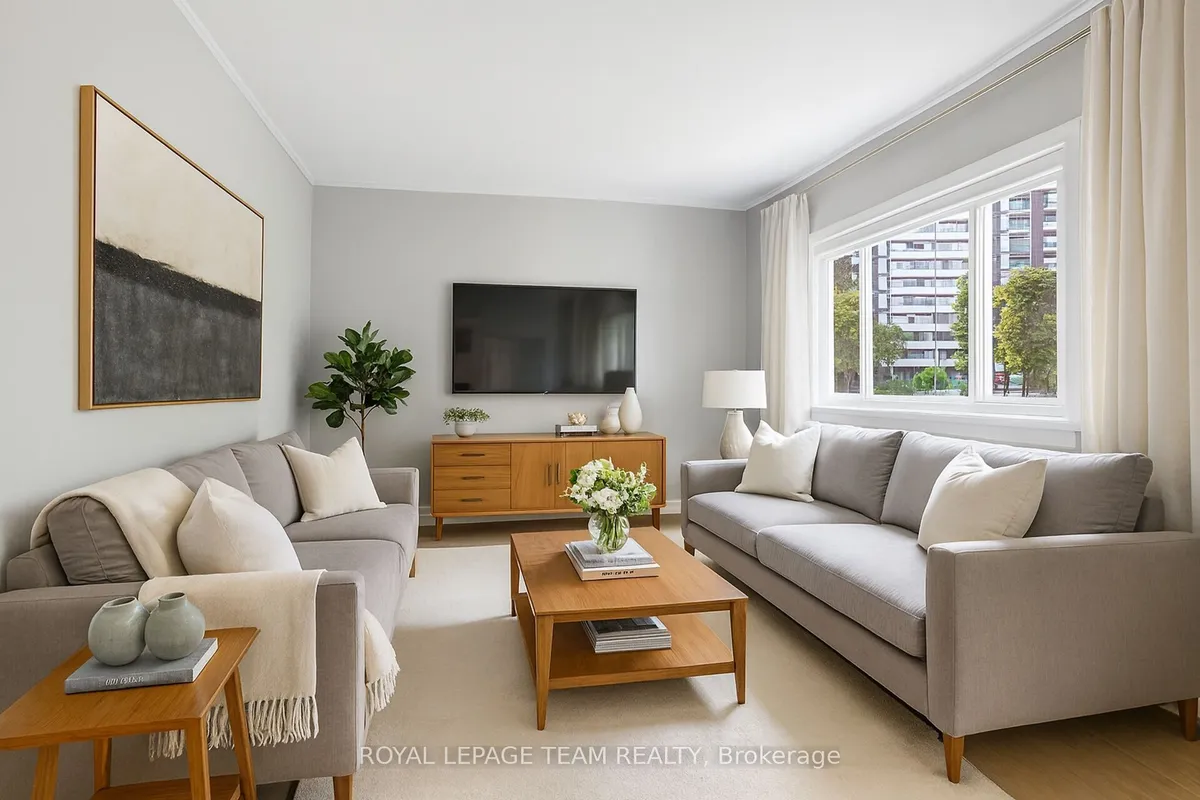 2822 Richmond Road, ON K2B 6S5