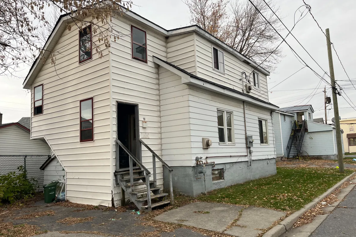 4-8-10-15 Lennox Lane, ON K6H 4G1