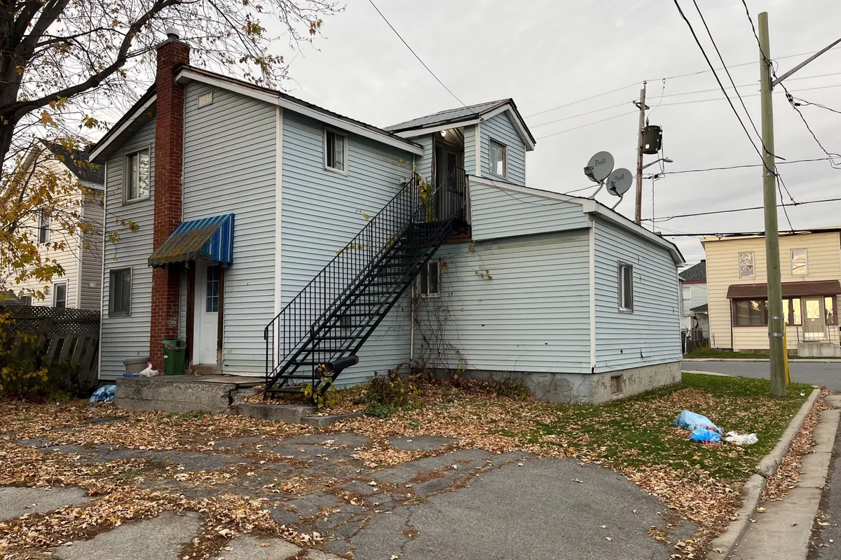 4-8-10-15 Lennox Lane, ON K6H 4G1