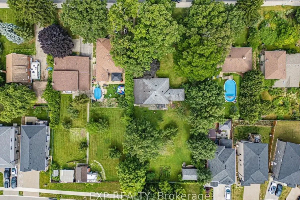 879 West 5th Street, ON L9C 5R4