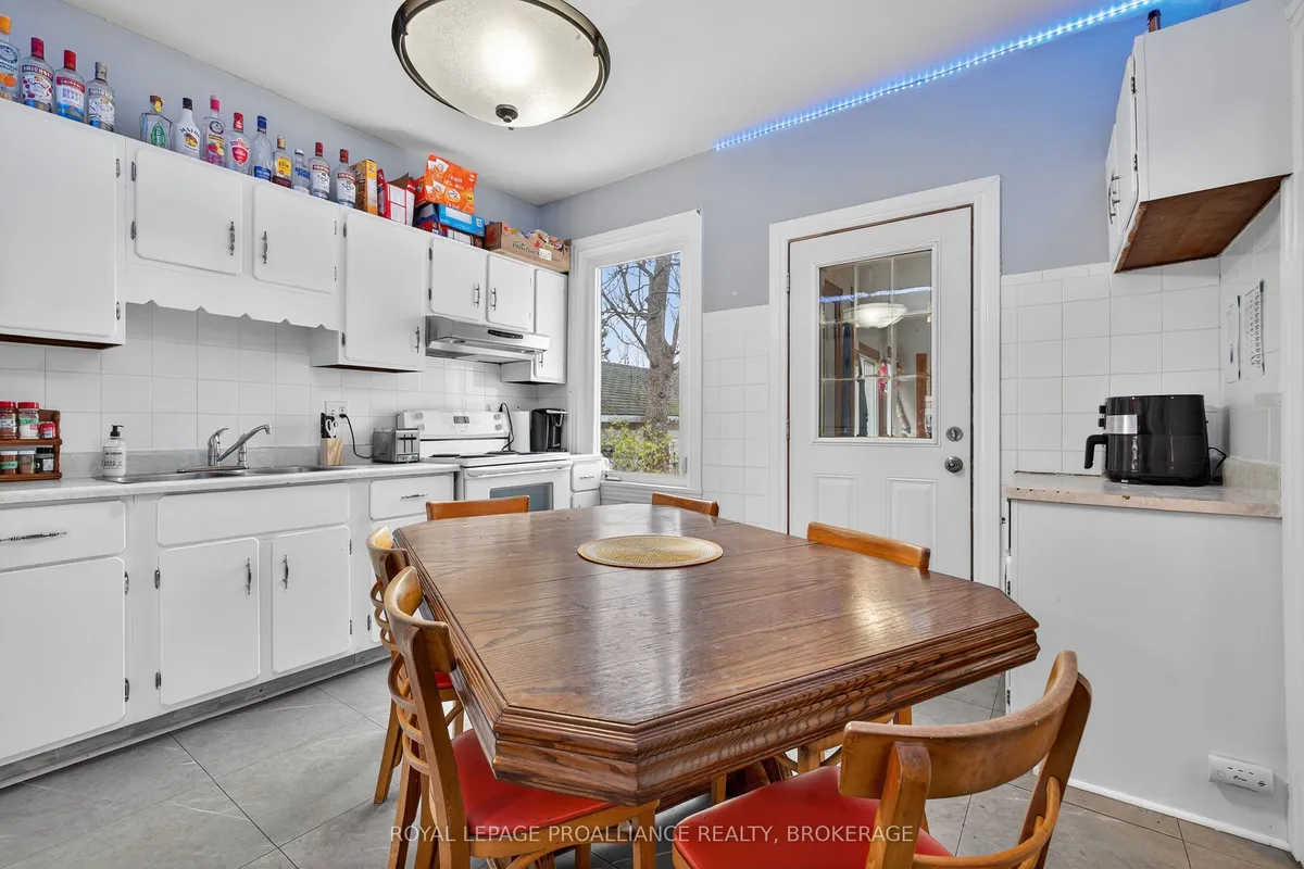 68 Nelson Street, ON K7L 3W8