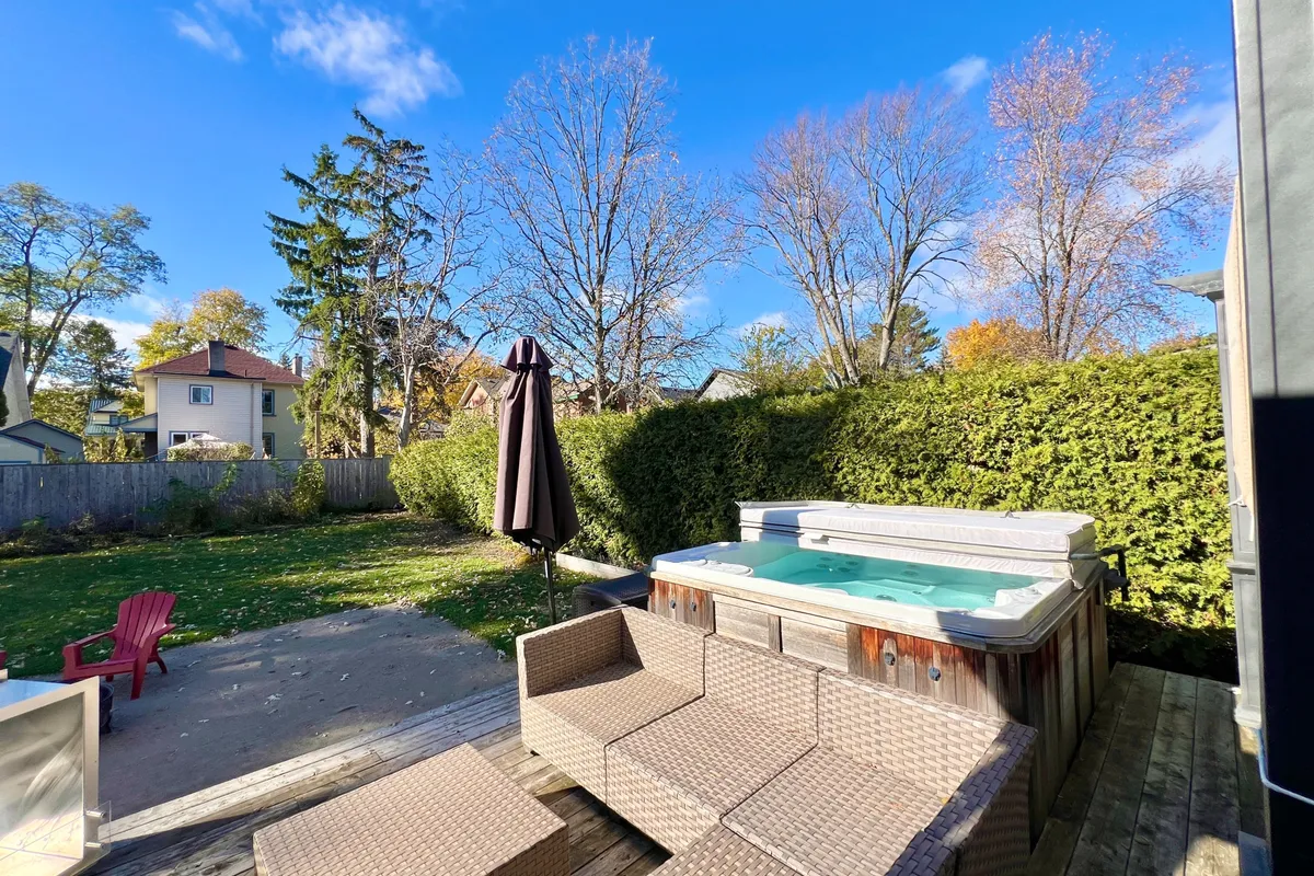 212 Foster Avenue, ON K8N 3R2