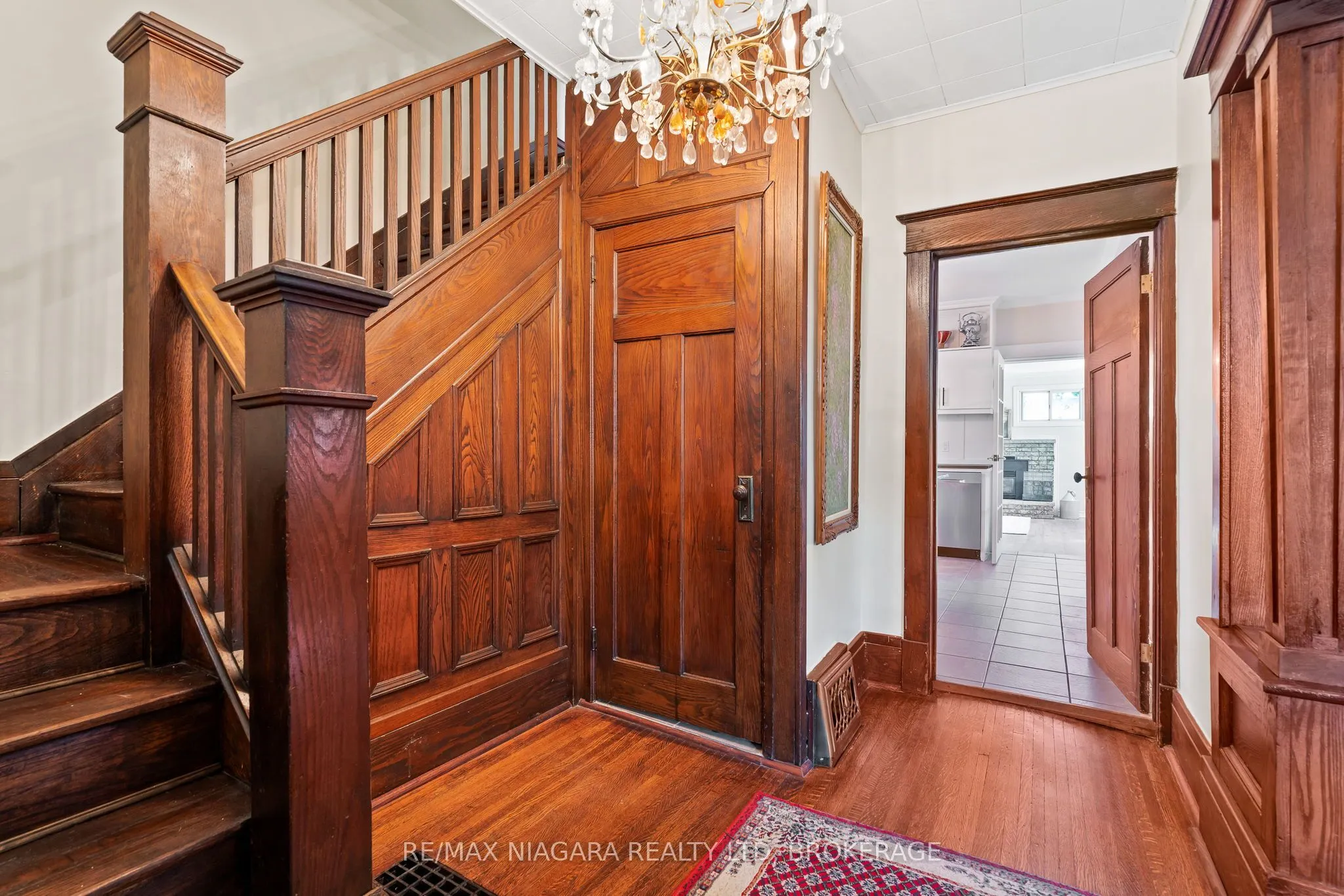 2 Carleton Street, ON L2V 2A3