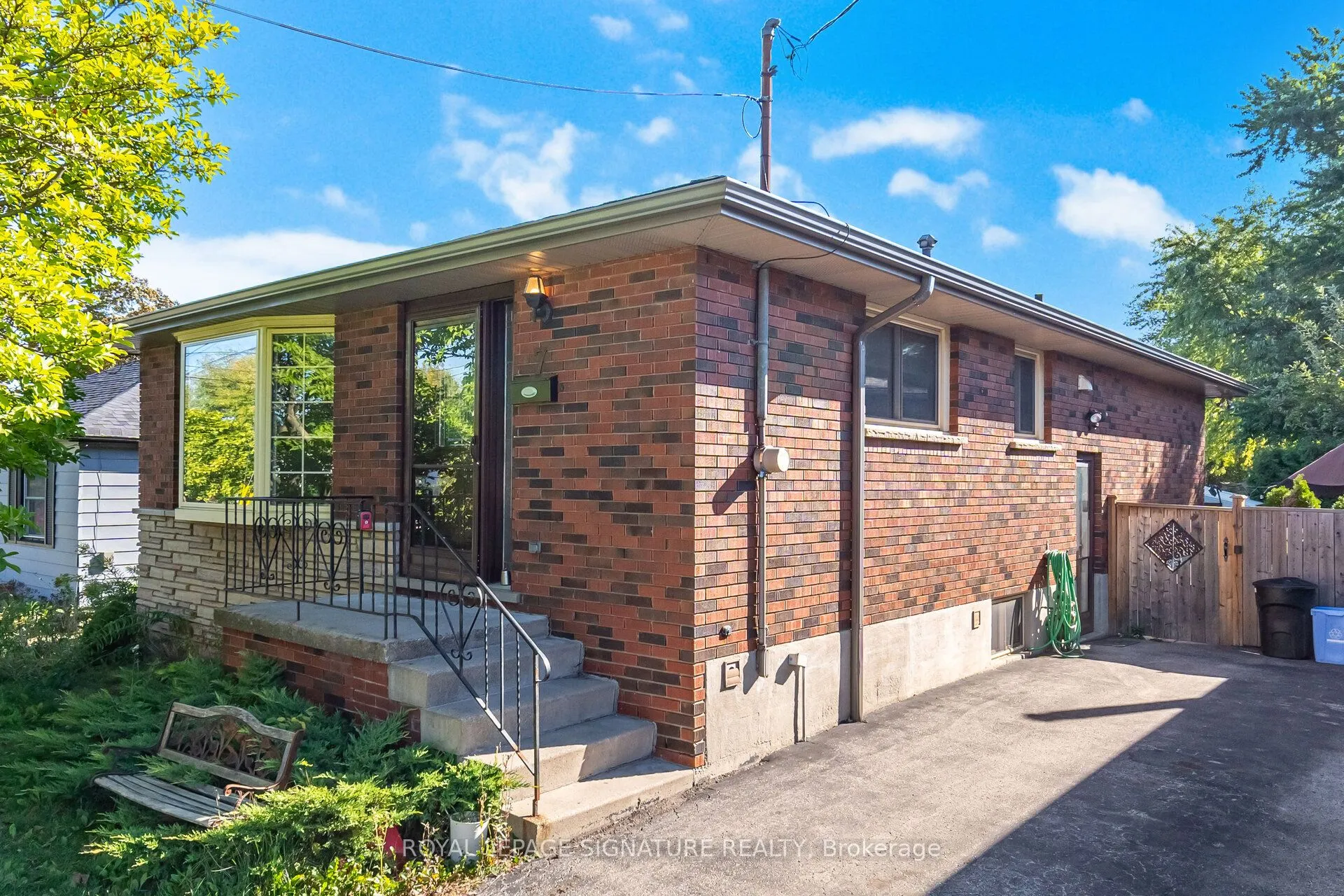 7 Maitland Avenue, ON L9A 3J4