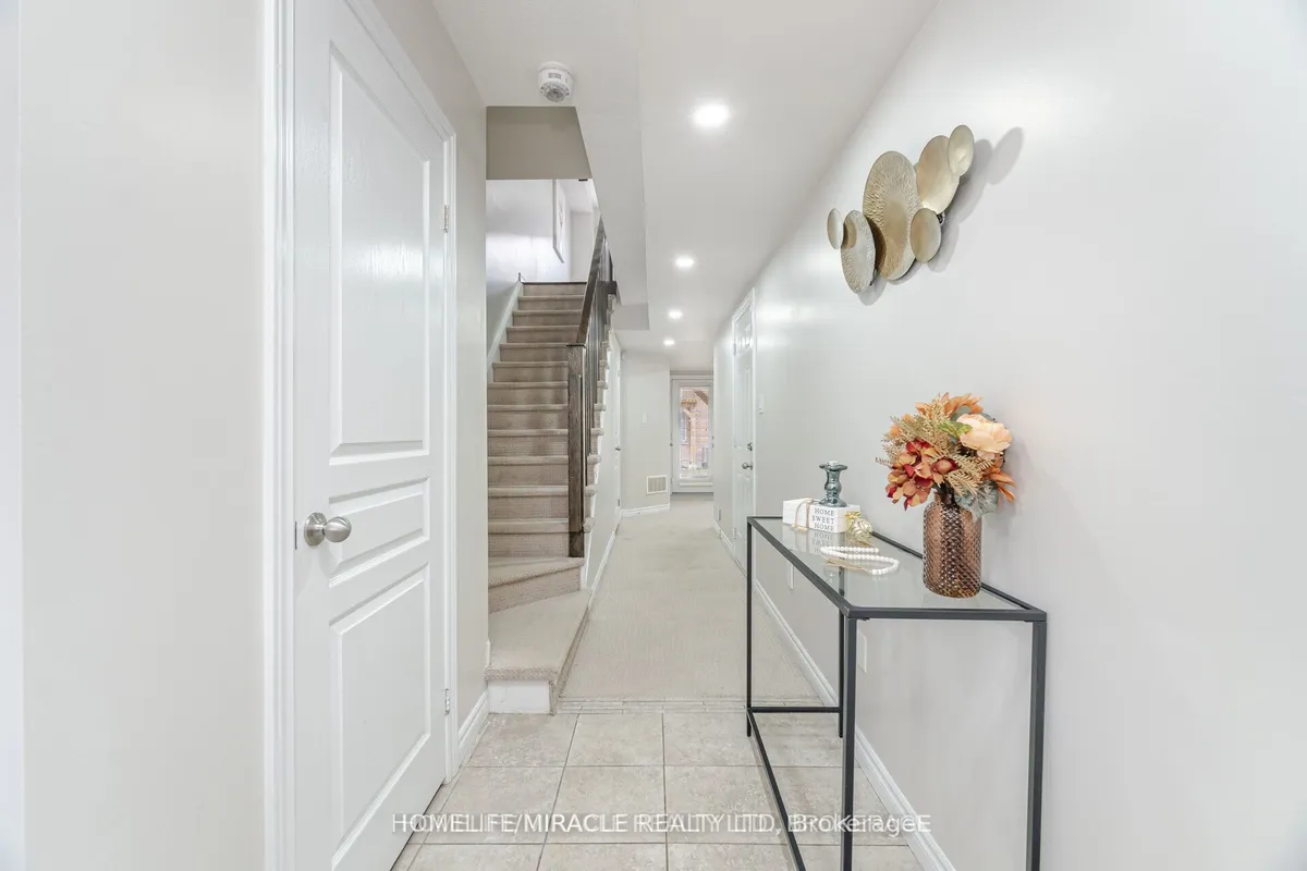 18 Kenridge Terrace, ON L8J 0G4