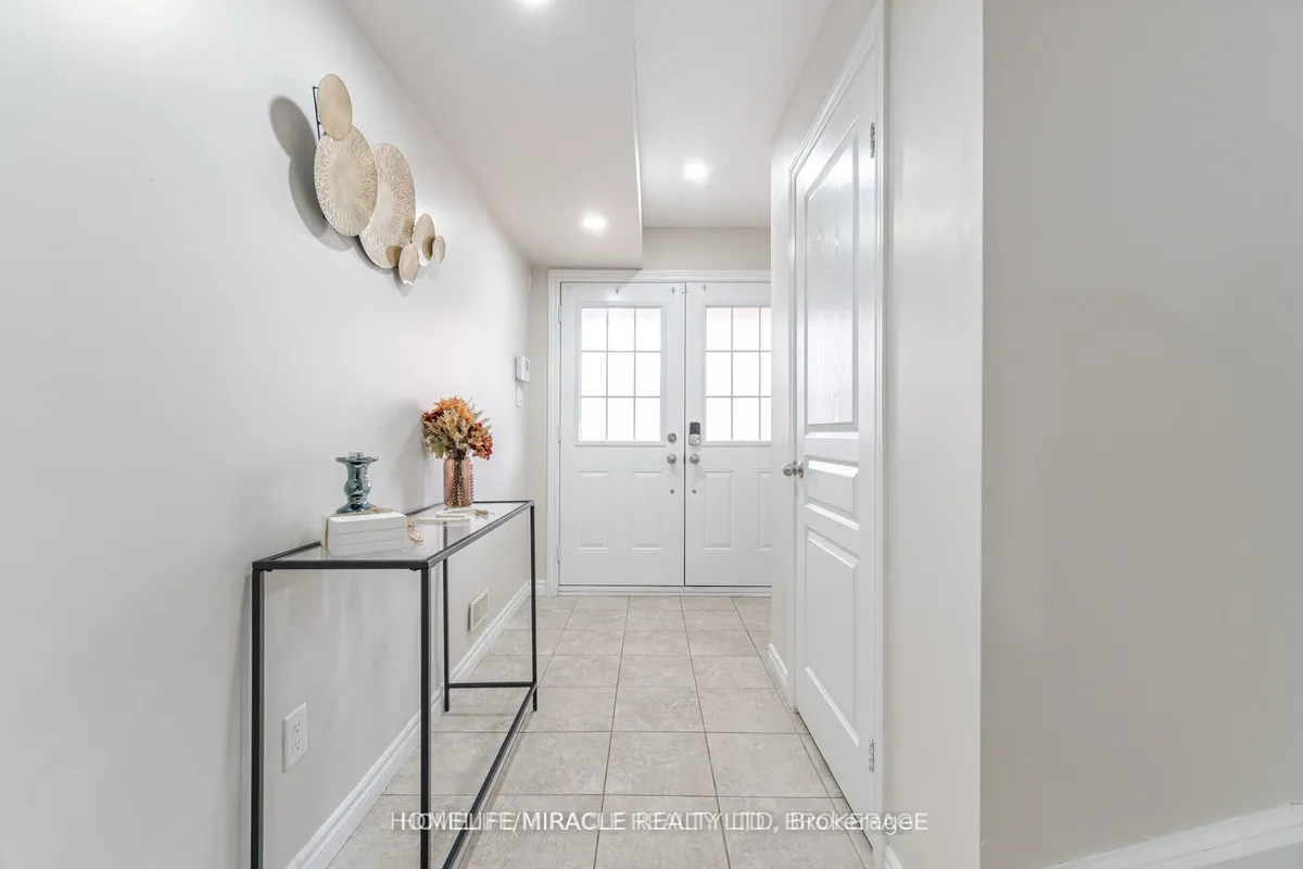 18 Kenridge Terrace, ON L8J 0G4