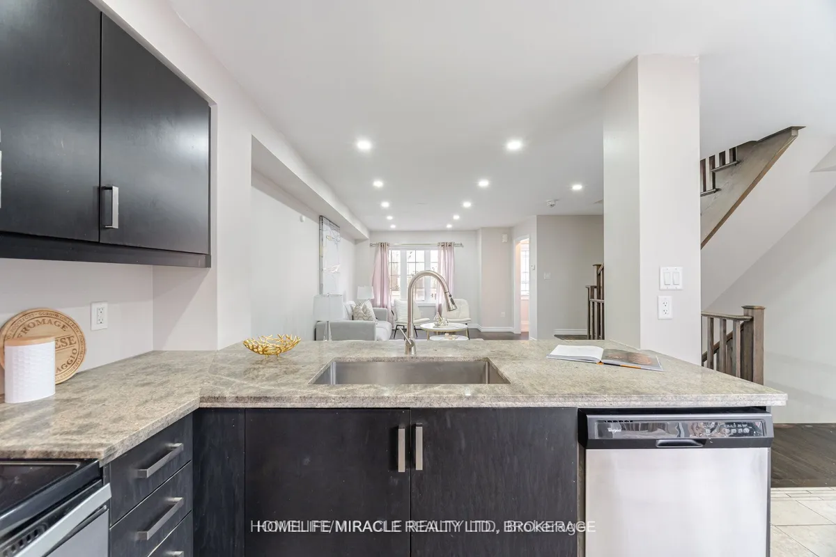 18 Kenridge Terrace, ON L8J 0G4