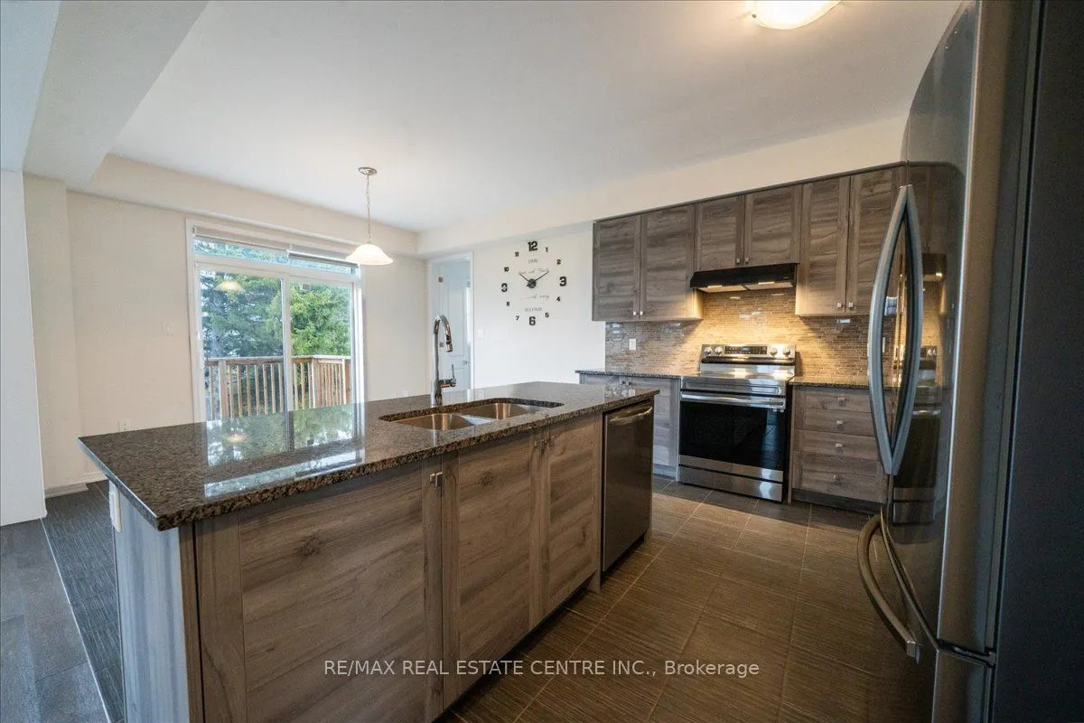 107 Cuesta Heights, ON L8J 0M2