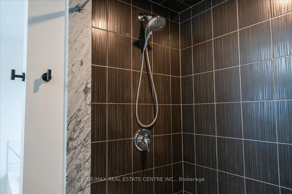 107 Cuesta Heights, ON L8J 0M2