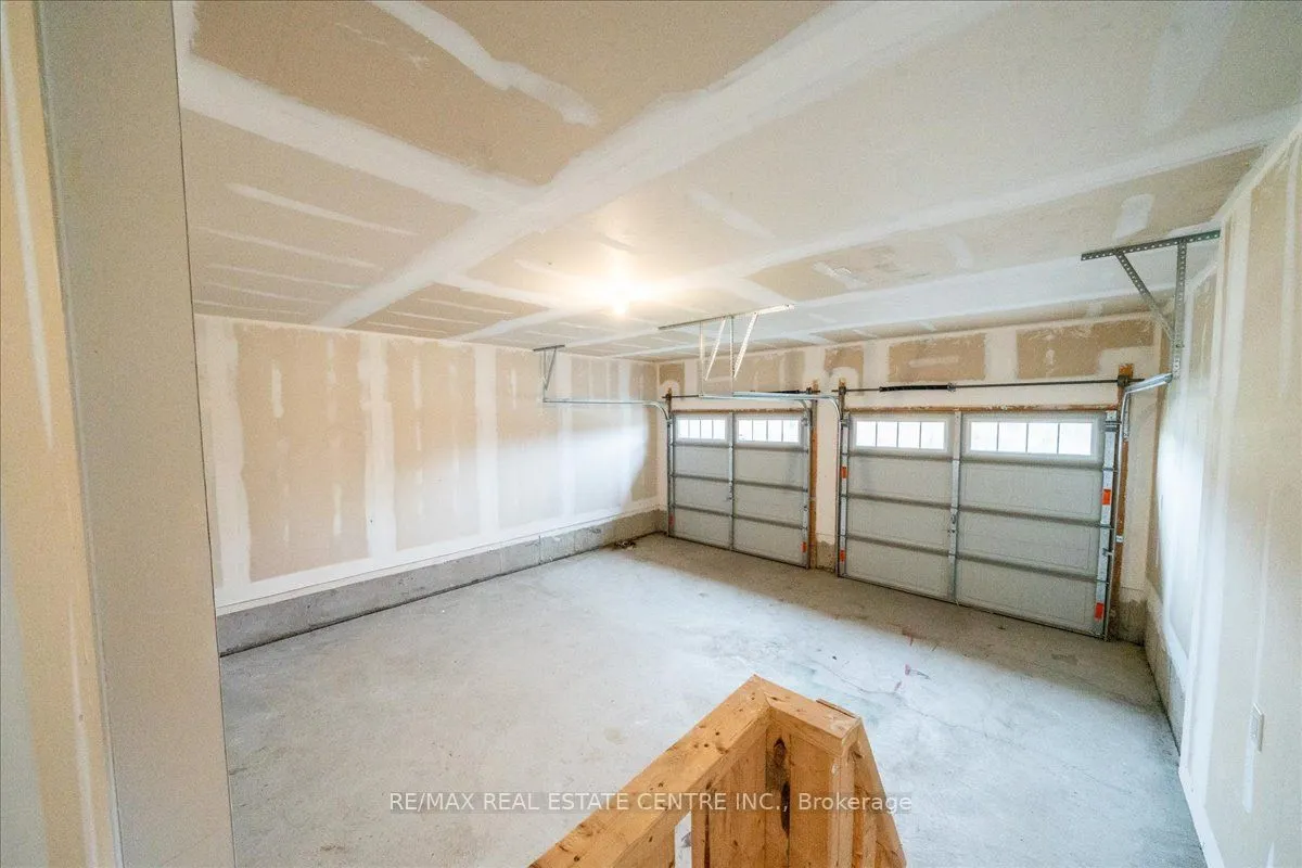 107 Cuesta Heights, ON L8J 0M2