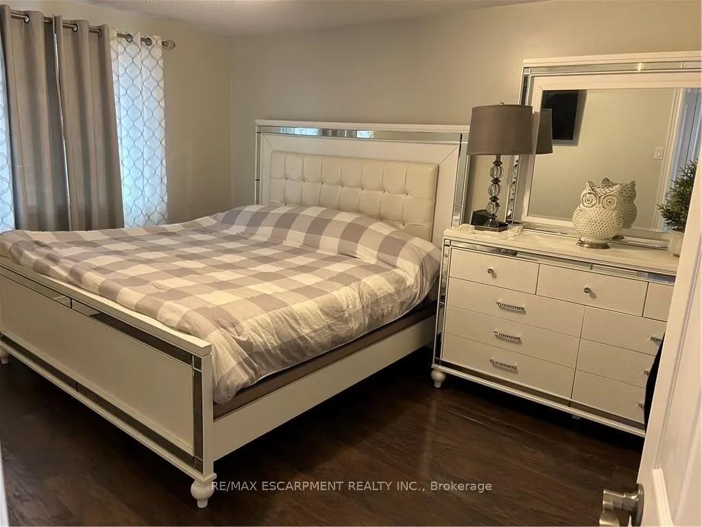 5 Twinoaks Crescent, ON L8J 2E6